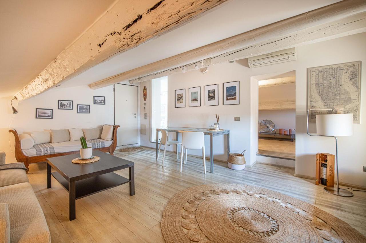 Stunning Top Floor Flat In The Heart Of Верона Экстерьер фото