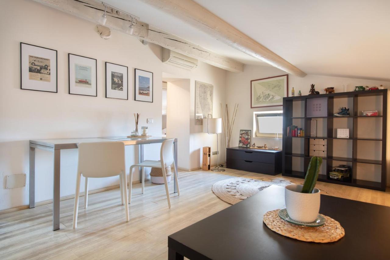 Stunning Top Floor Flat In The Heart Of Верона Экстерьер фото