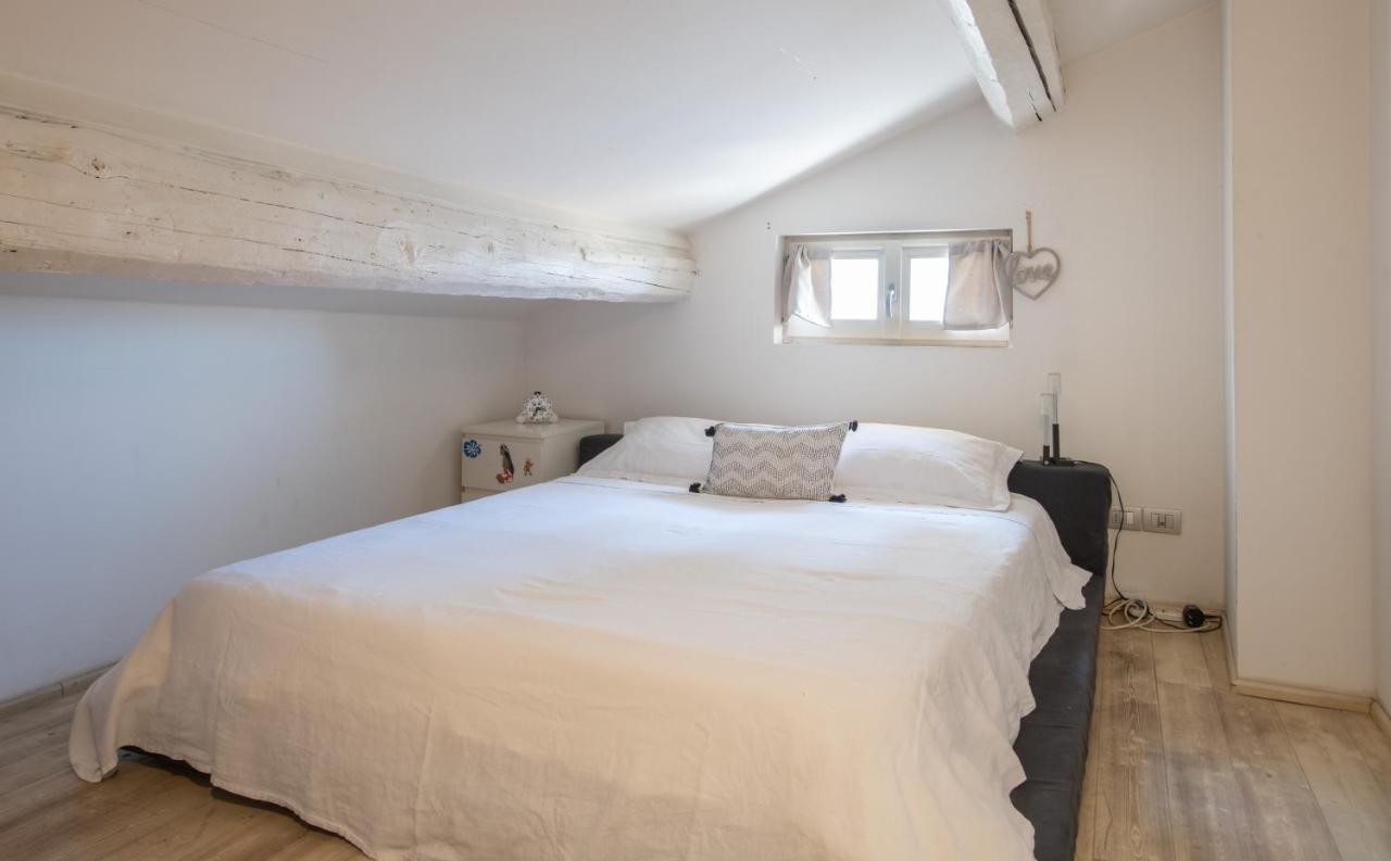 Stunning Top Floor Flat In The Heart Of Верона Экстерьер фото