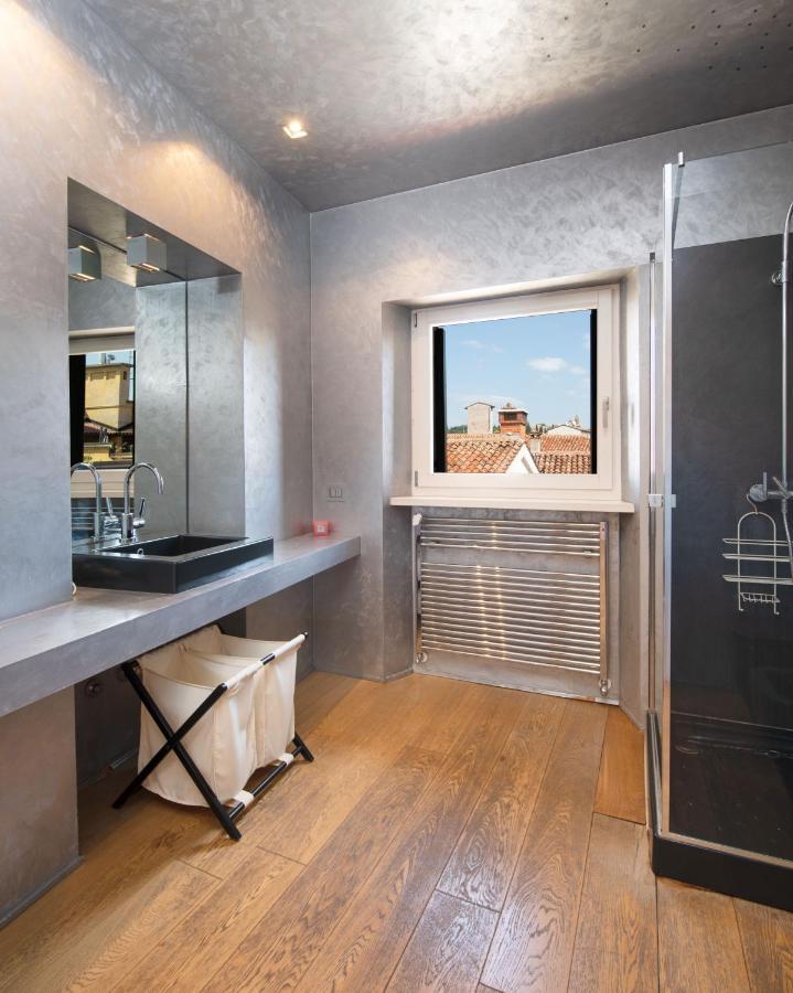 Stunning Top Floor Flat In The Heart Of Верона Экстерьер фото