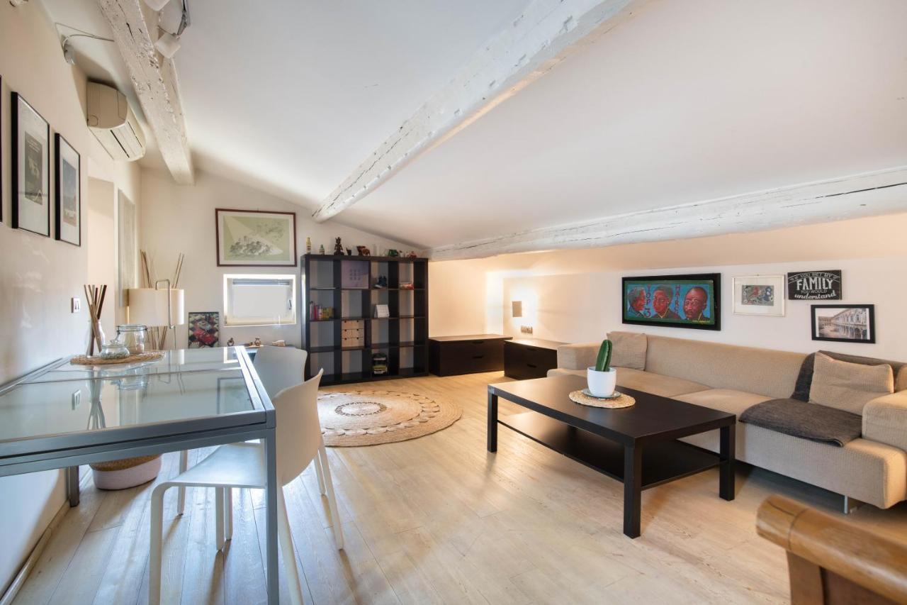 Stunning Top Floor Flat In The Heart Of Верона Экстерьер фото